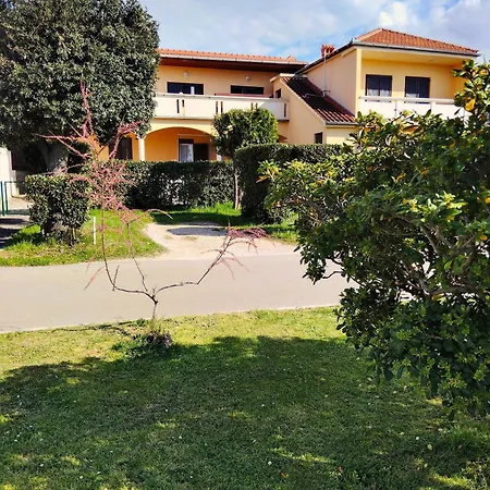 Beautiful With Bathroom First Row To The Sea With Separate Shared Kitchen - Appartement