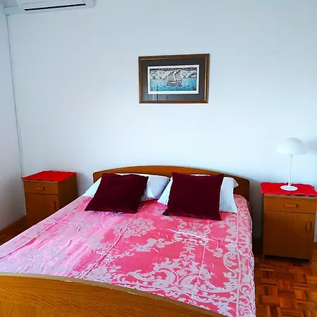 Appartement Beautiful With Bathroom First Row To The Sea With Separate Shared Kitchen - *