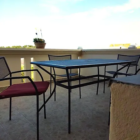 Beautiful With Bathroom First Row To The Sea With Separate Shared Kitchen - Appartement