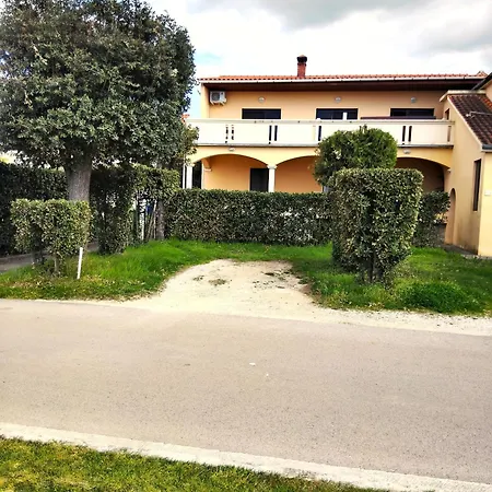 Beautiful With Bathroom First Row To The Sea With Separate Shared Kitchen - Appartement